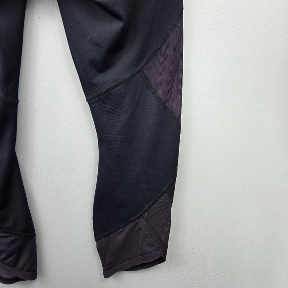 Athleta Aura‎ Sonar Navy Blue Mesh Panel Crop Capri Leggings Womens Size Medium - Picture 8 of 15
